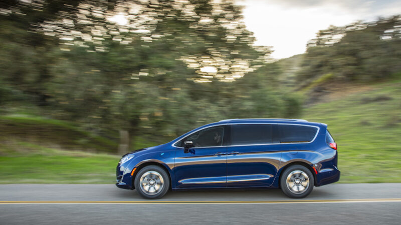 Chrysler Pacífica Hybrid del 2020, la minivan más eficiente del mercado