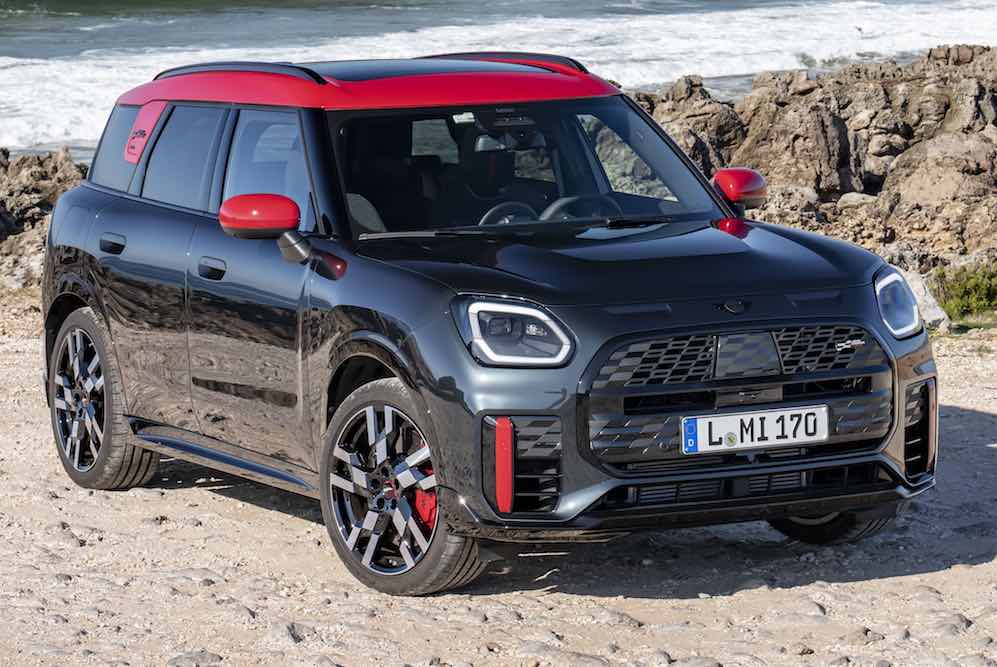 MINI JCW Countryman 2025: conducción deportiva