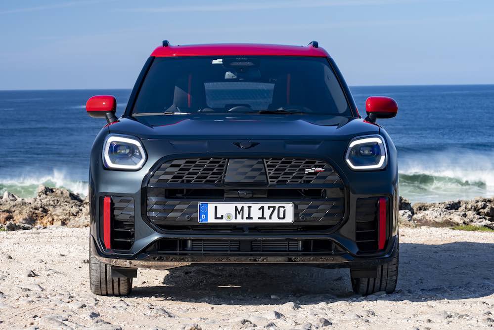 2025-mini-jcw-countryman-0002