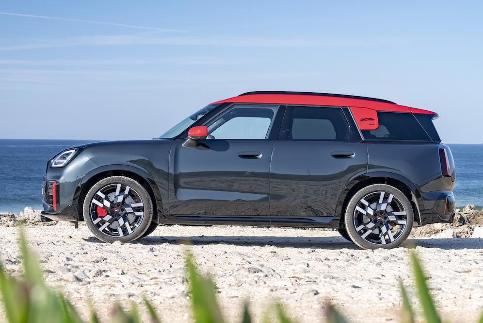 2025-mini-jcw-countryman-0004