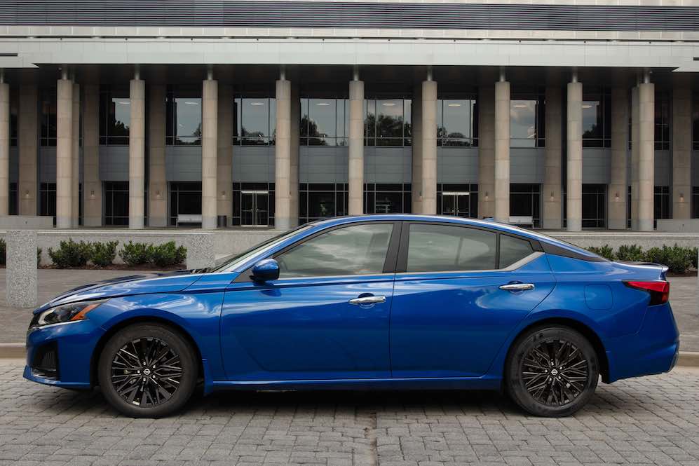 Nissan Altima SV 2025: El Sedán Perfecto para el Día a Día