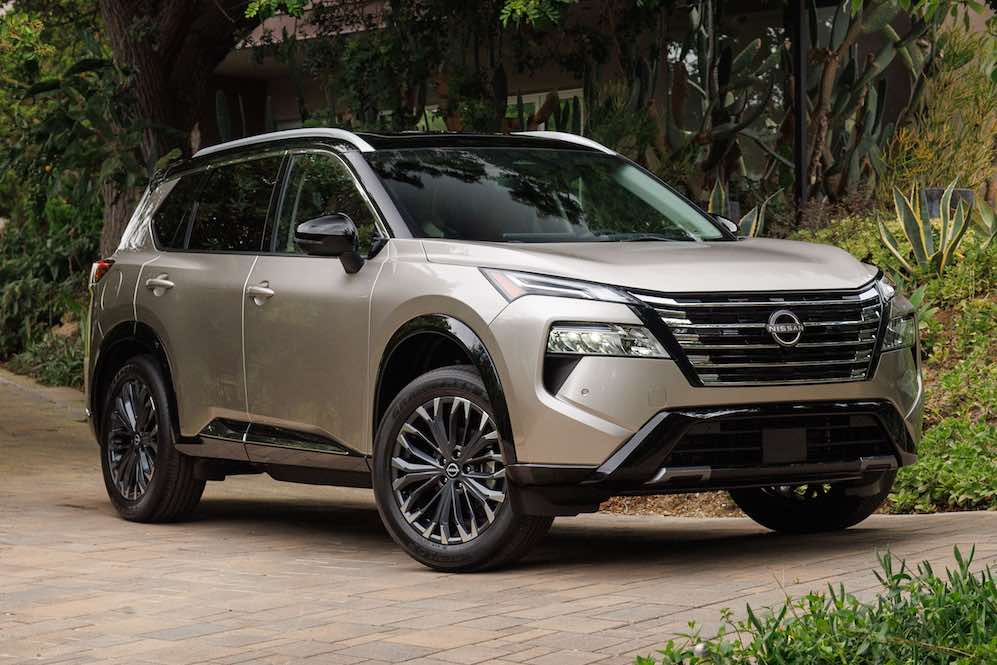 2025 Nissan Rogue: Rendimiento y Lujo en Todas sus Versiones