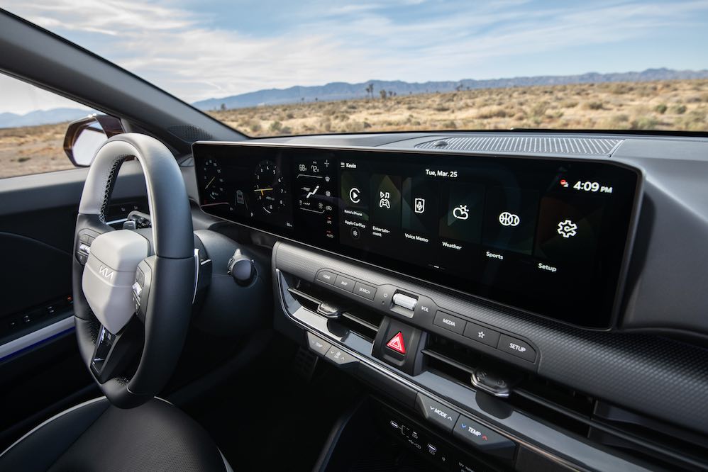 kia-k4-hatchback-gt-line-turbo-2026-infotainment-screen