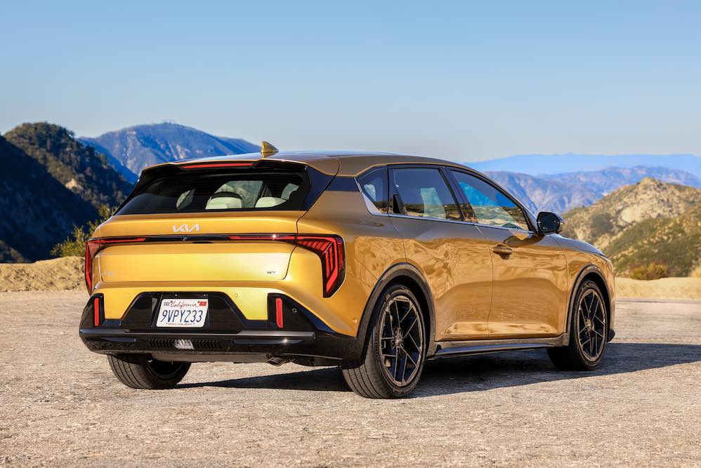 kia-k4-hatchback-gt-line-turbo-2026-rear-three-quarter-view