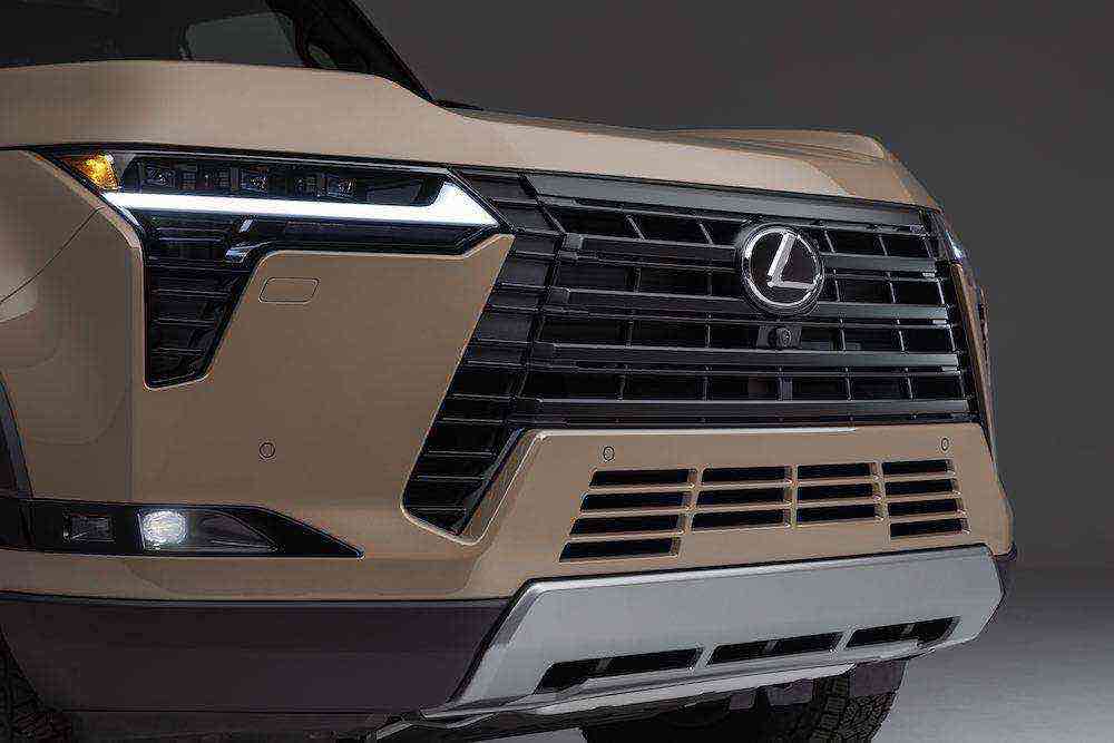 lexus-gx-550-overtrail-2025-front-grille