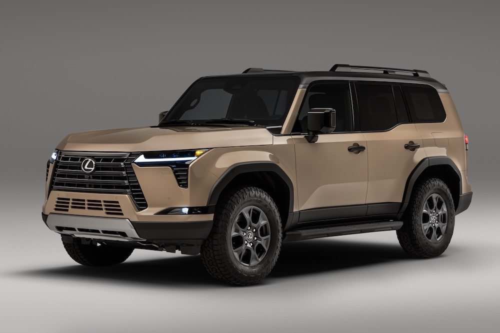 lexus-gx-550-overtrail-2025-front-three-quarter-view