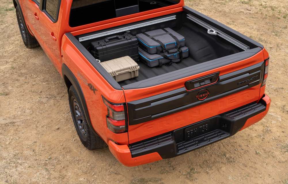 nissan-frontier-pro-4x-2026-trunk-space
