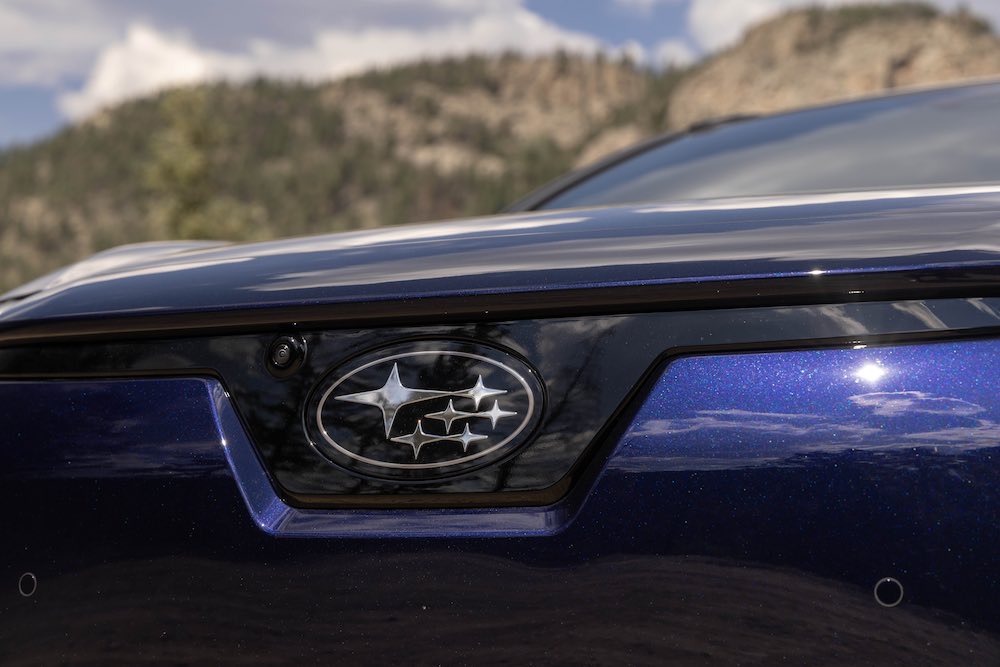 subaru-solterra-ev-touring-xt-2026-front-logo
