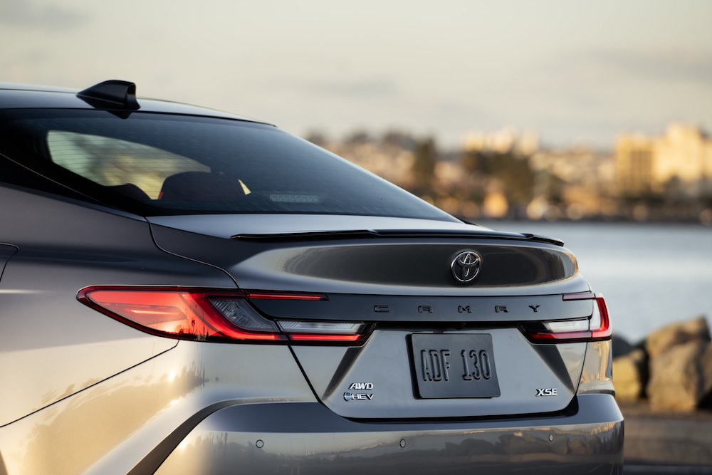 toyota-camry-xse-awd-2026-rear-badge