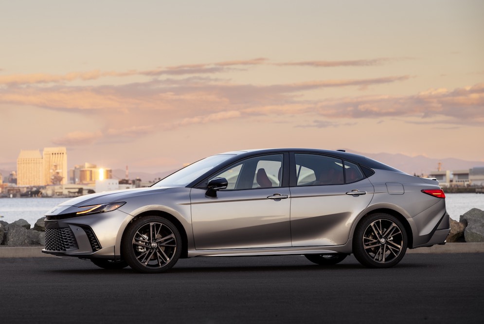 toyota-camry-xse-awd-2026-side-profile