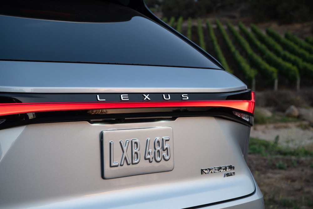 lexus-rx-350h-awd-2026-rear-badge