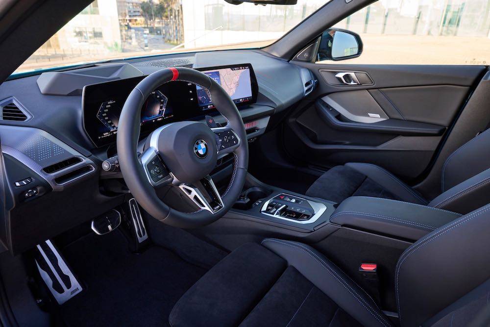 Cabina interior del BMW M235 xDrive gran Coupe 2025