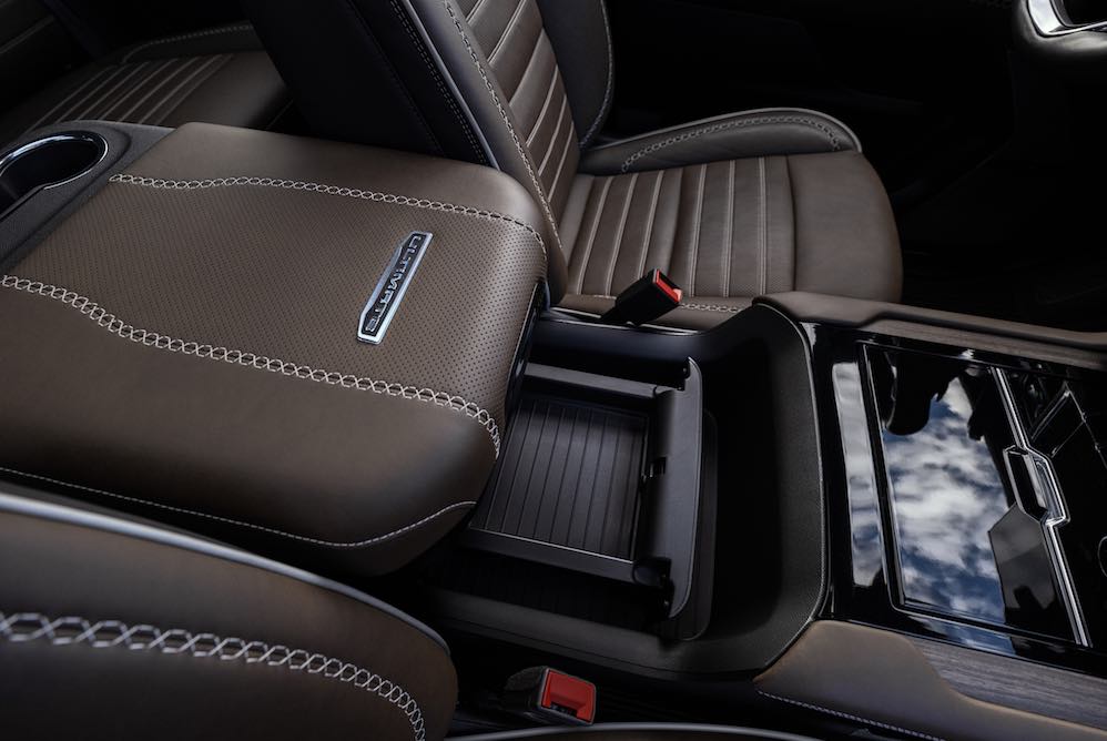 Consola central del GMC Yukon Denali 2026