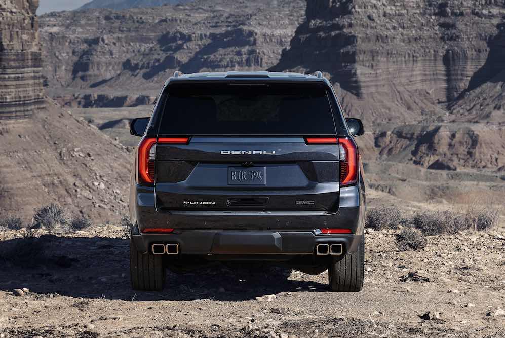Vista trasera del GMC Yukon Denali 2026 mostrando luces y maletero