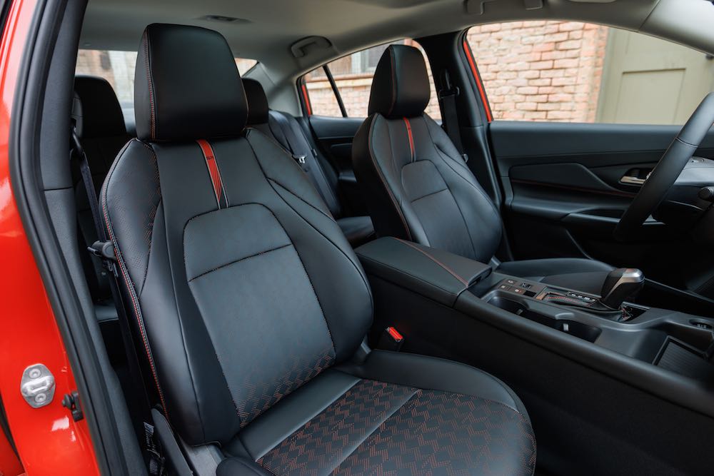 asientos delanteros del Niaan Sentra SR 2026