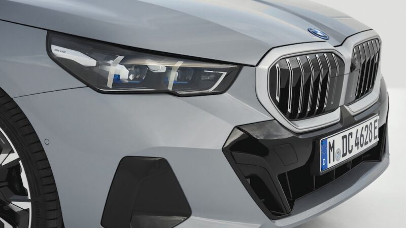 BMW 550e xDrive Sedan 2026: el equilibrio perfecto entre potencia híbrida, lujo y eficiencia