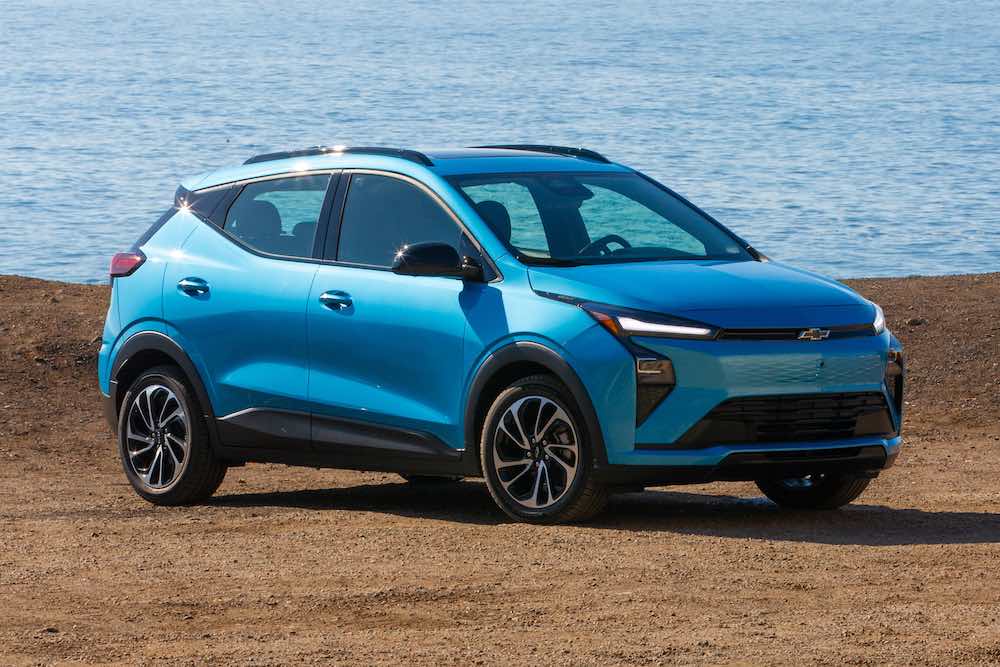 Chevrolet Bolt 2027 en vista tres cuartos delantera